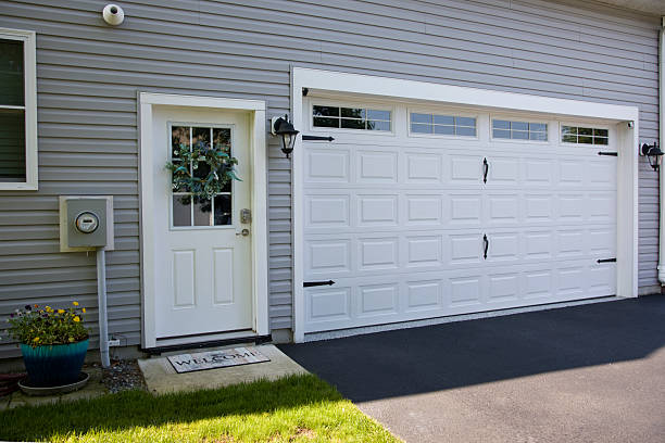 24/7 Emergency Garage Door Panel Replacement experts in Ingalls Park, IL